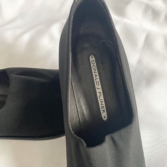 DONALD J PLINER BLACK MICROFIBER SQUARE TOE BLACK HEEL SLIP ON SHOES - 9 - Picture 7 of 7